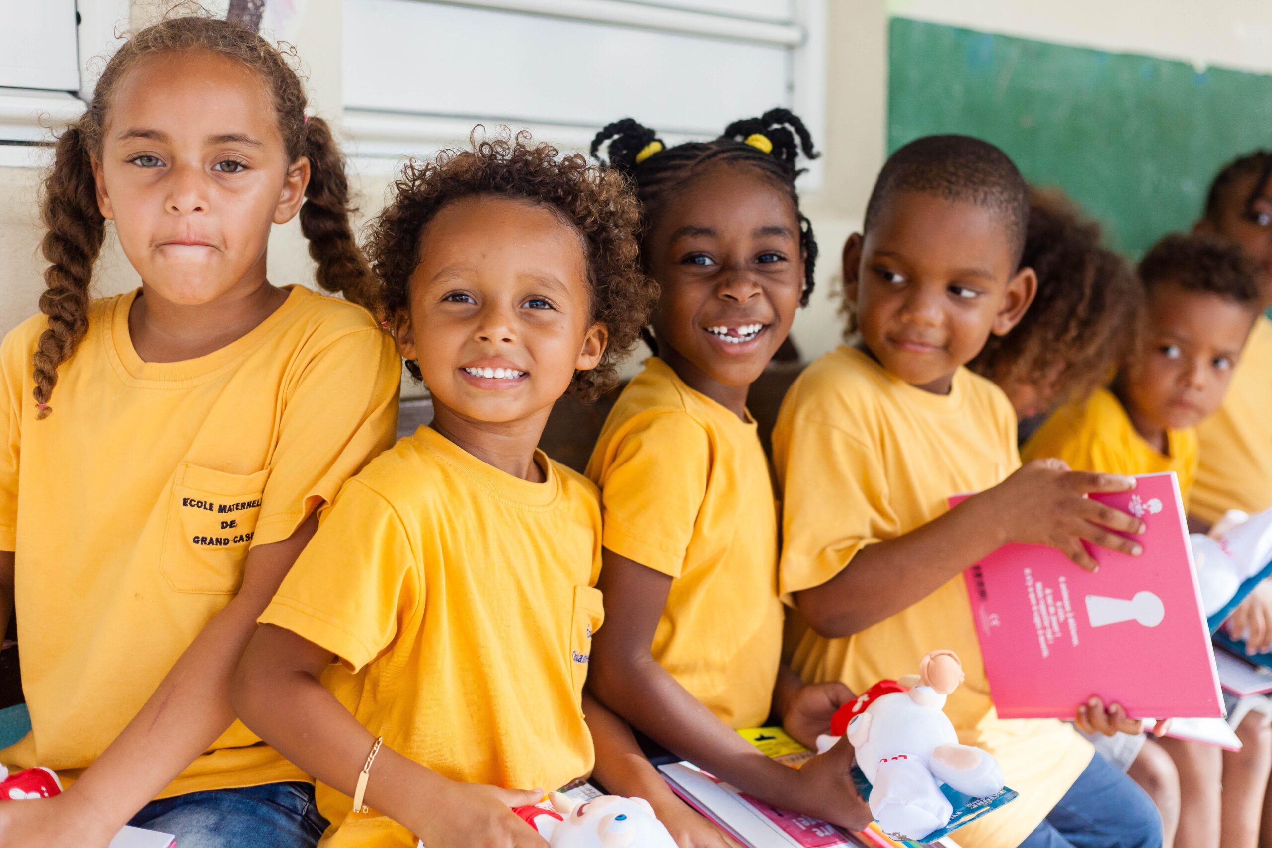 Pour les fêtes de fin d’année, les enfants ont été gâtés avec 1000 colis alimentaires festifs, des messages de « copain du Monde » de métropole, des milliers de jouets et de livres.