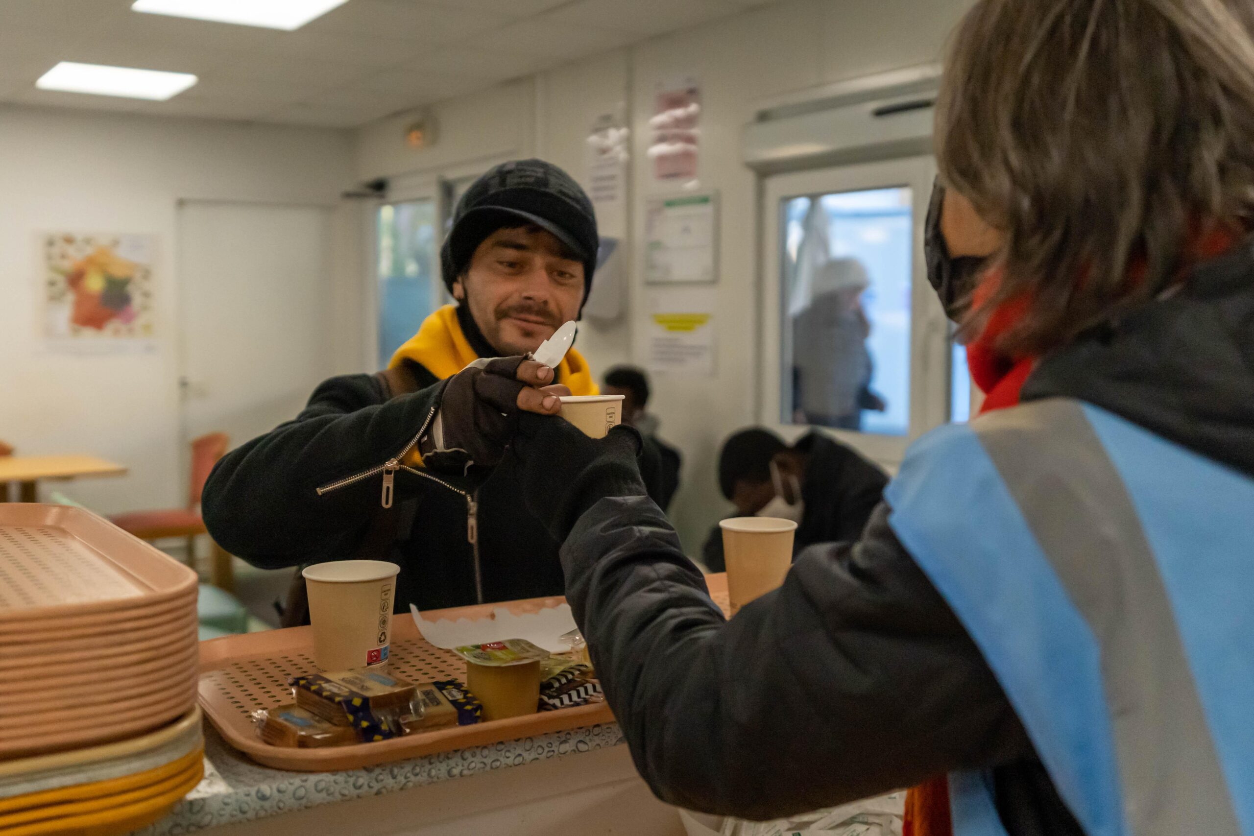 Pedro vient tous les matins au petit-déjeuner proposé par les associations dans les locaux du CCAS. A la rue depuis des décennies, il participe lui aussi à des maraudes tous les samedis.