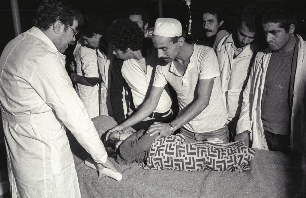 Le 20 octobre la ville d'El Asnam en Algérie était en partie détruite. Une mission des Médecins du SPF est tout de suite intervenue pour aider les victimes.