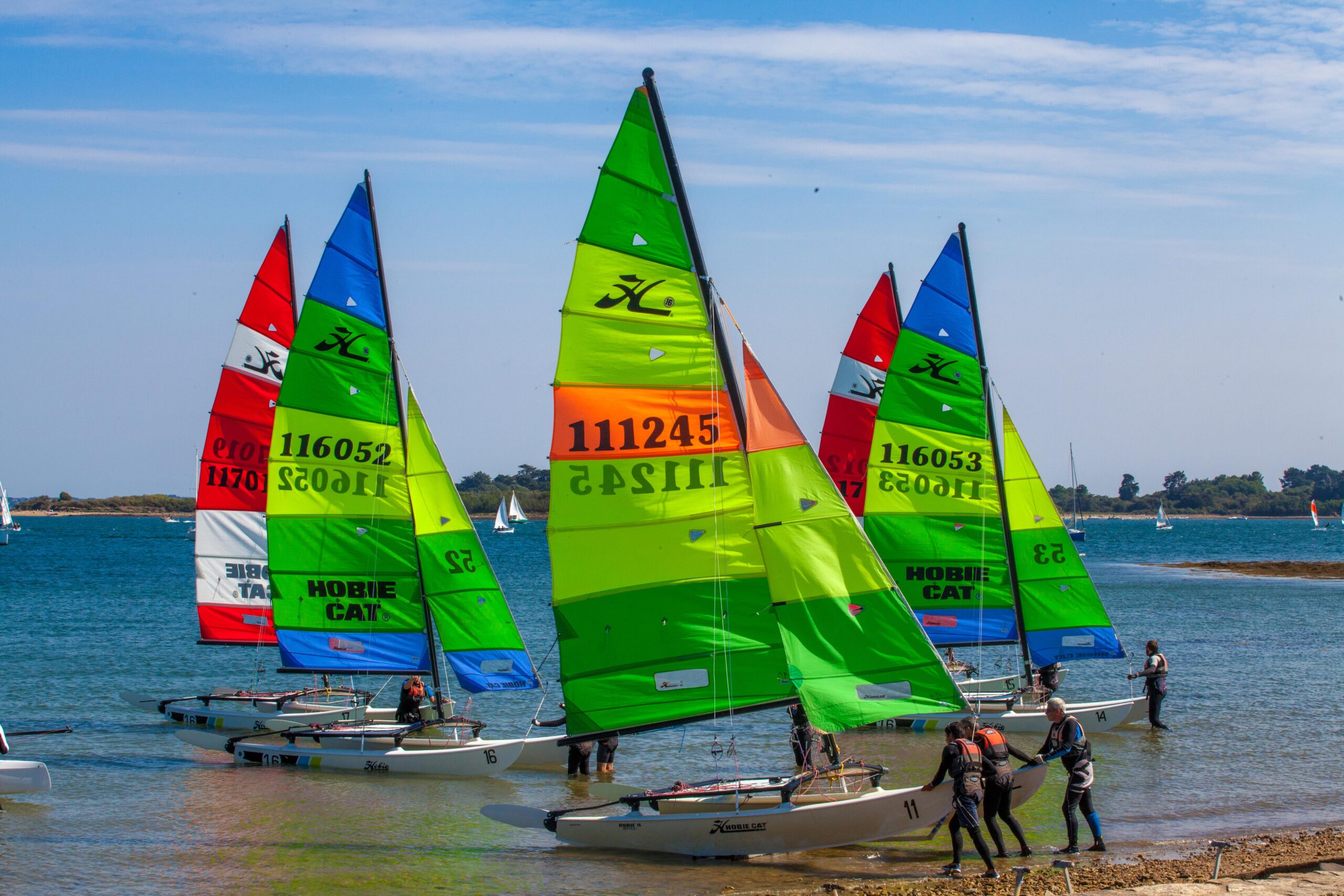 A l'école de voile, les jeunes du SPF ont illuminé l'île d'Arz par leur présence joyeuse et bienveillante.