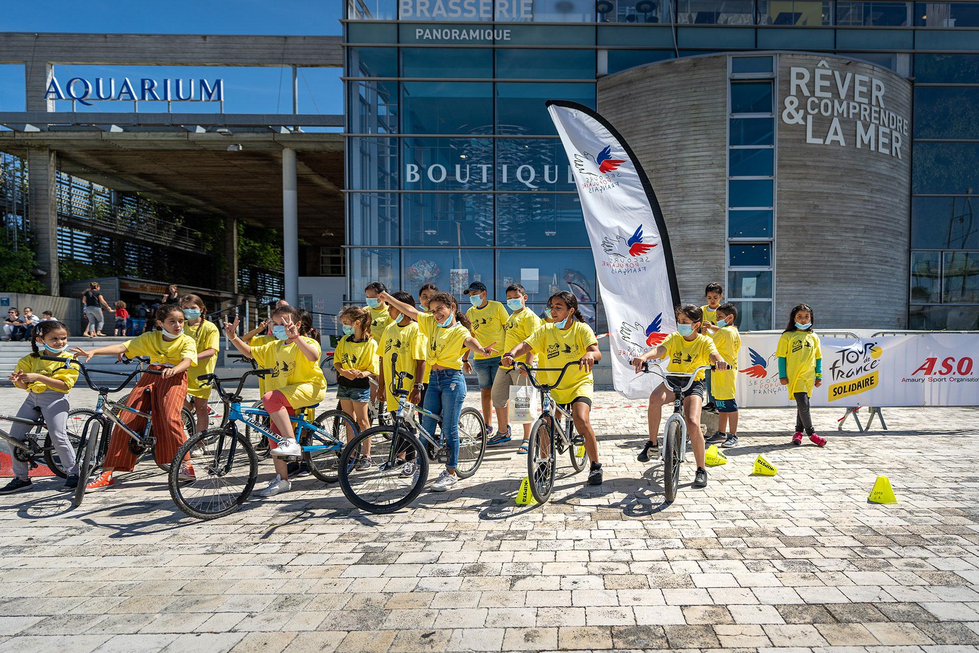 En fin d'après-midi, les enfants ont reçu un bond d'achat de 200 € afin de s'offrir un vélo.