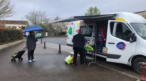 Que ce soit dans les quartiers populaires ou à 60 km de Périgueux, "on assiste à un écroulement des situations rencontrées par les personnes précaires", s'alarme Christine Bernard, secrétaire générale du SPF de Dordogne.