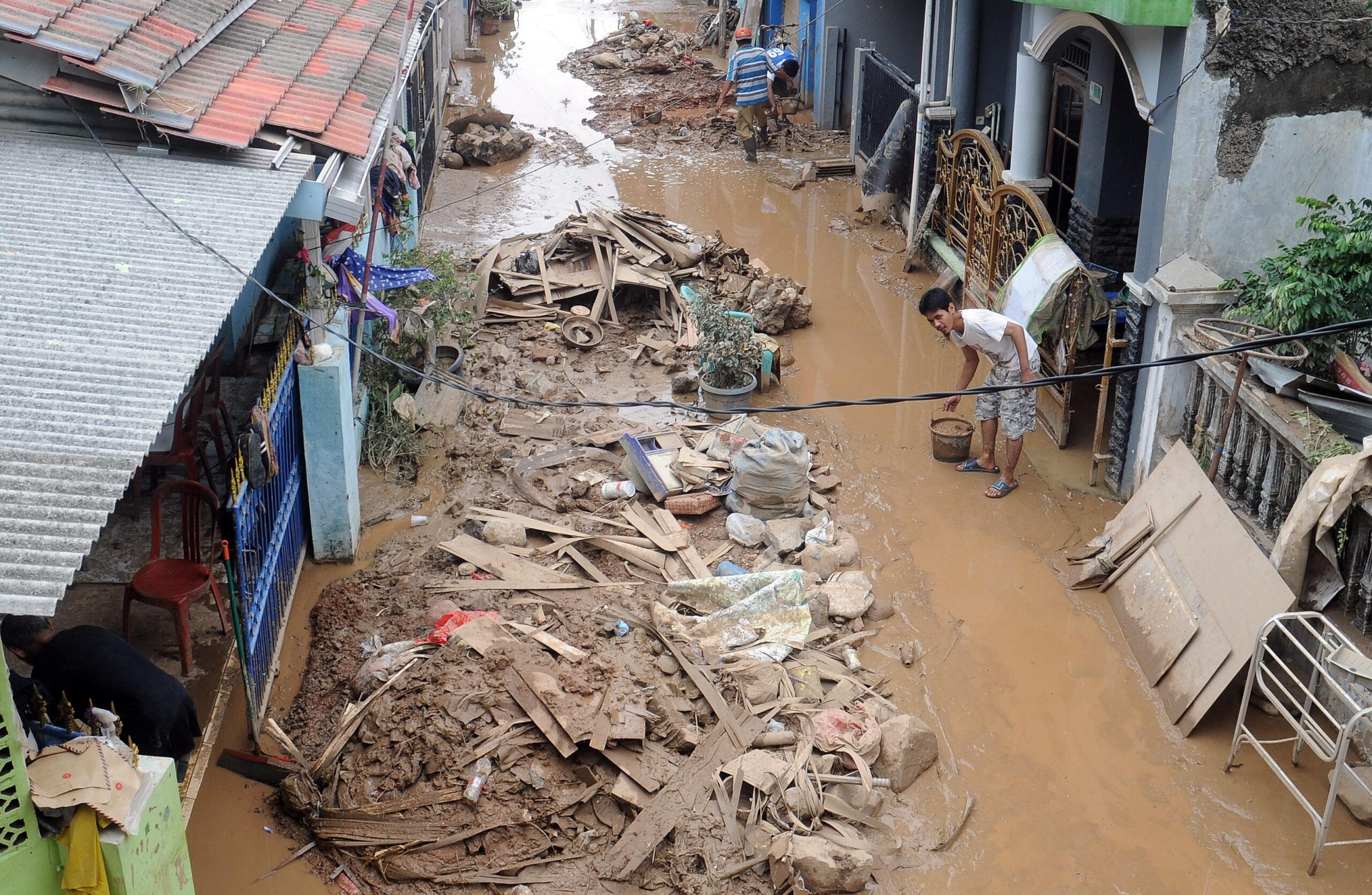 Des pluies diluviennes se sont abattues sur Jakarta et sa région. Les habitants des bidonvilles sont les plus exposés aux dangers.