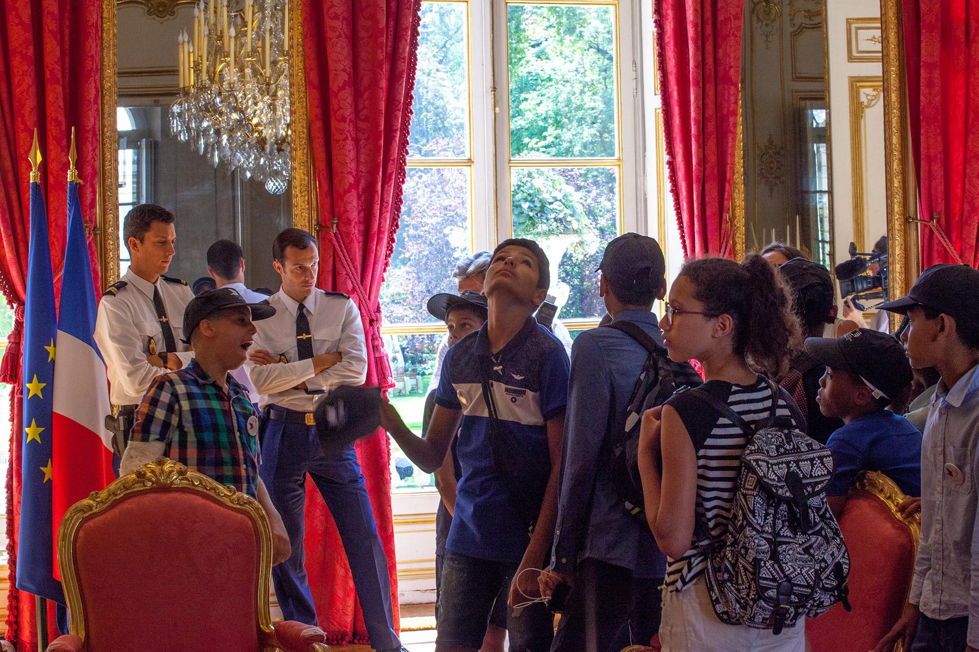 Les enfants ont bénéficié d'une visite commentée par des guides passionnés. Ils sont même entrés dans le bureau du chef du gouvernement.