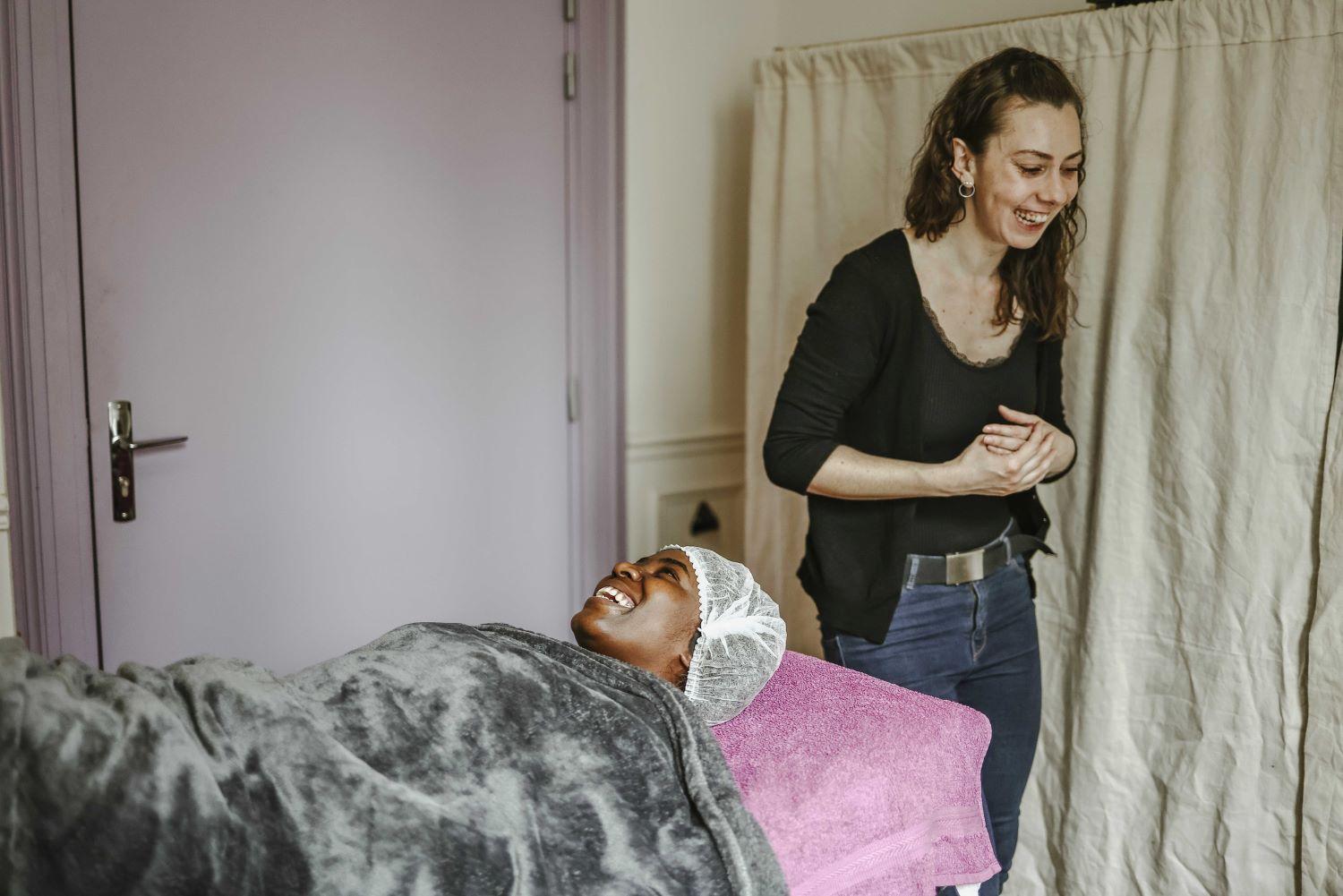 Six personnes sur dix percevant au maximum 1200 €/mois ont déclaré « ne pas pouvoir prendre soin de leur apparence » lors du Baromètre Ipsos / Secours populaire 2022. C'est 20 points de plus en un an. Une hausse encore plus forte que celle de l’inflation. Six personnes sur dix percevant au maximum 1200 €/mois ont déclaré « ne pas pouvoir prendre soin de leur apparence » lors du Baromètre Ipsos / Secours populaire 2022. C'est 20 points de plus en un an. Une hausse encore plus forte que celle de l’inflation.