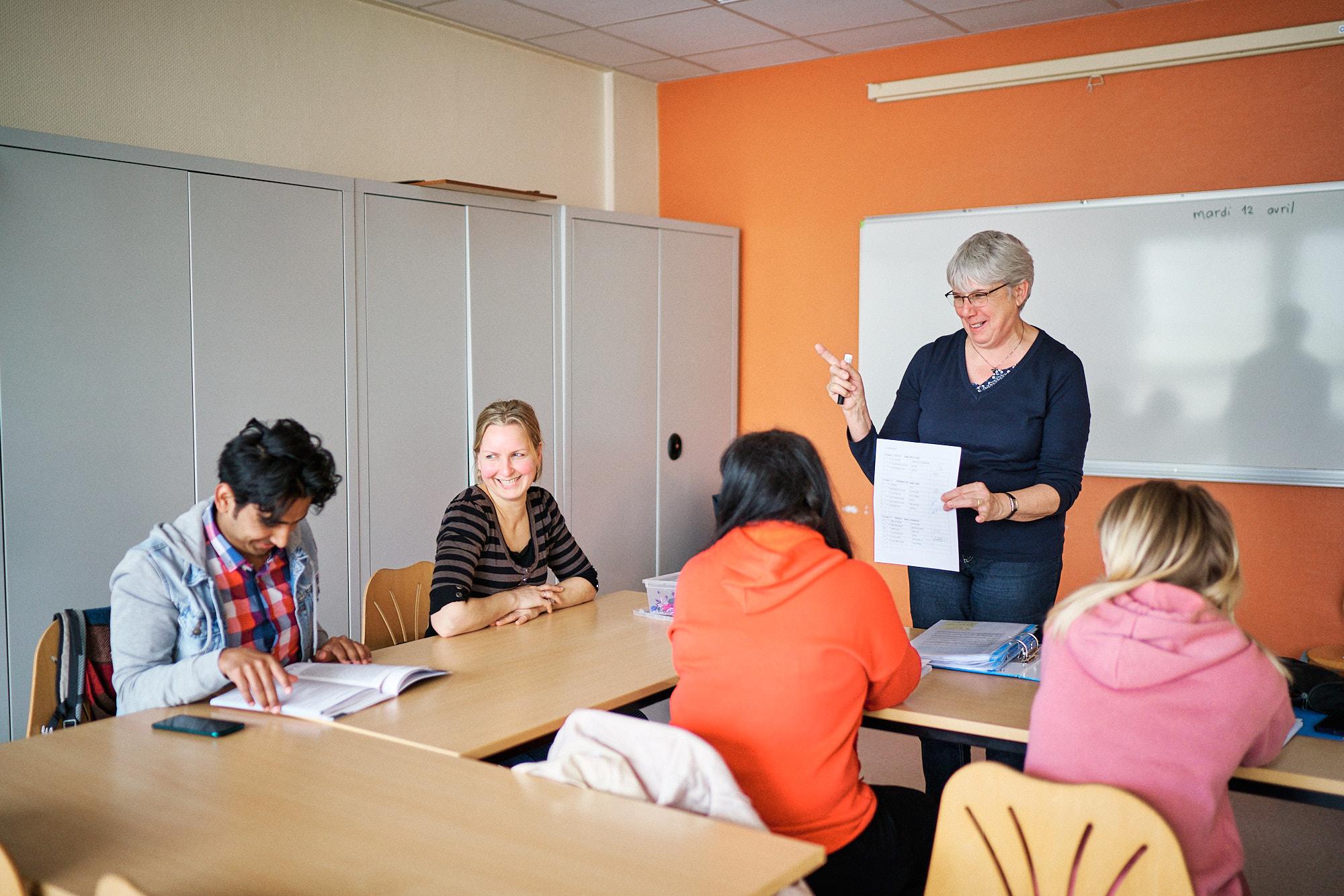 Pierrette Courty, bénévole du SPF de Tulle, propose chaque semaine un cours de français. L’ambiance y oscille entre concentration et décontraction, surtout quand Ali s’évertue à faire le pitre. Tulle Un havre au bout de l’exil