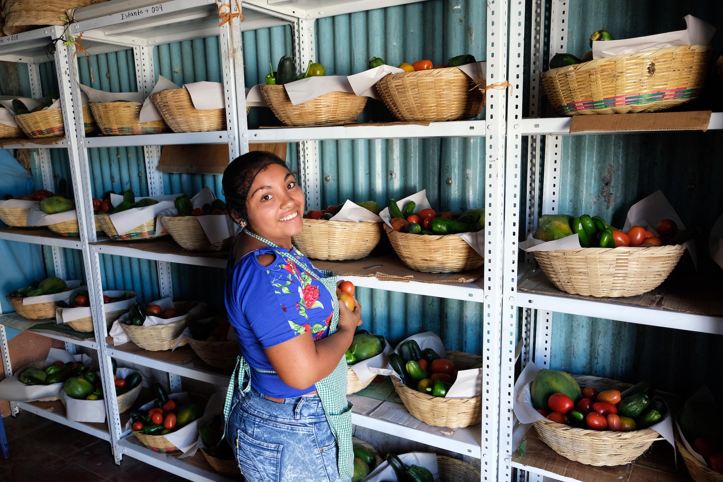 Une paysanne accompagnée par l'association salvadorienne La Canasta Campesina prépare la mise en vente de sa production - Comasagua, El Salvador, décembre 2018.
Quand la solidarité réconcilie les Humains et la Terre