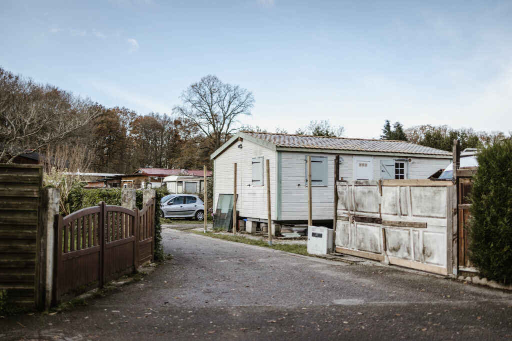 Mobile homes. Voiture. Ancien camping.