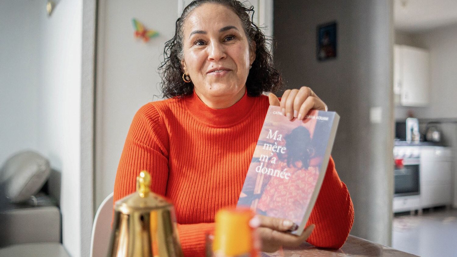 Zouhra présente son livre