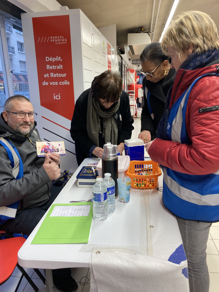 Les bénévoles du comité de Noisy-le-Sec en action pour la solidarité en Seine-Saint-Denis