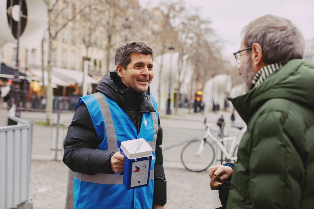 Thomas Sotto, parrain du Secours populaire, collecte pour financer les actions de solidarité.