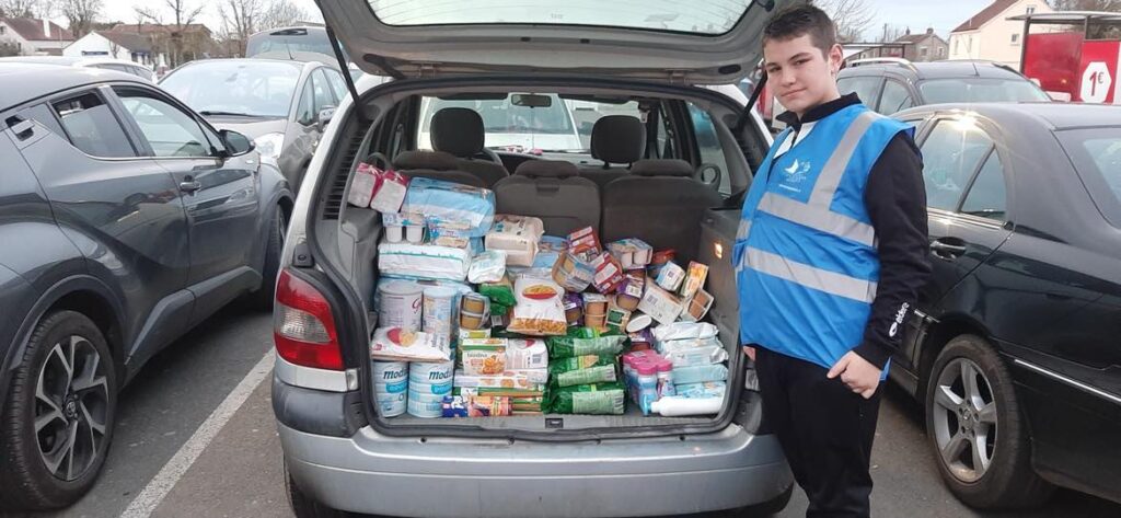 garçon, solidarité, voiture nourriture