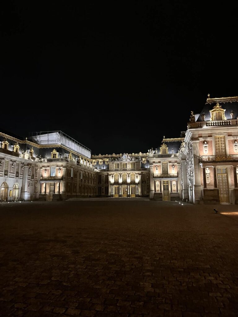 Château de Versailles de nuit.