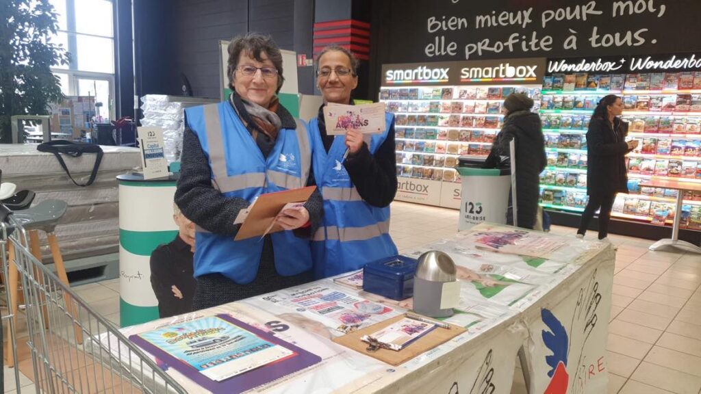 deux femmes, magasin don'action