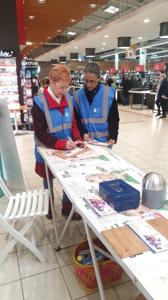 deux femmes, magasin don'action