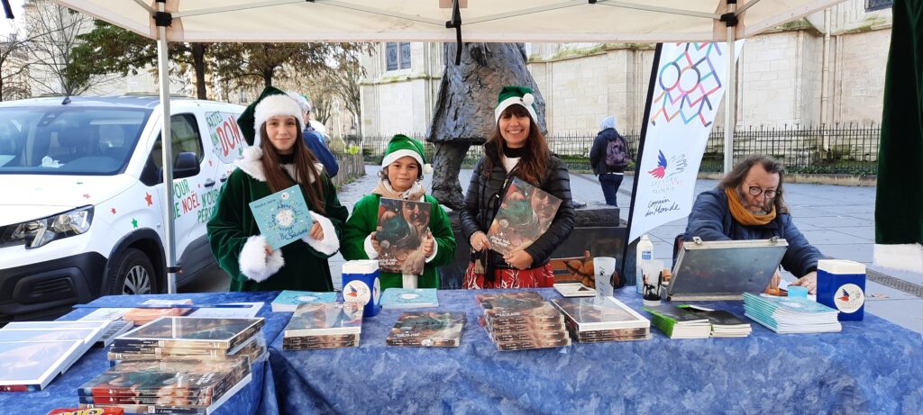 Vente de calendriers de l'Avent solidaire - Place Pey Berland à Bordeaux 2023