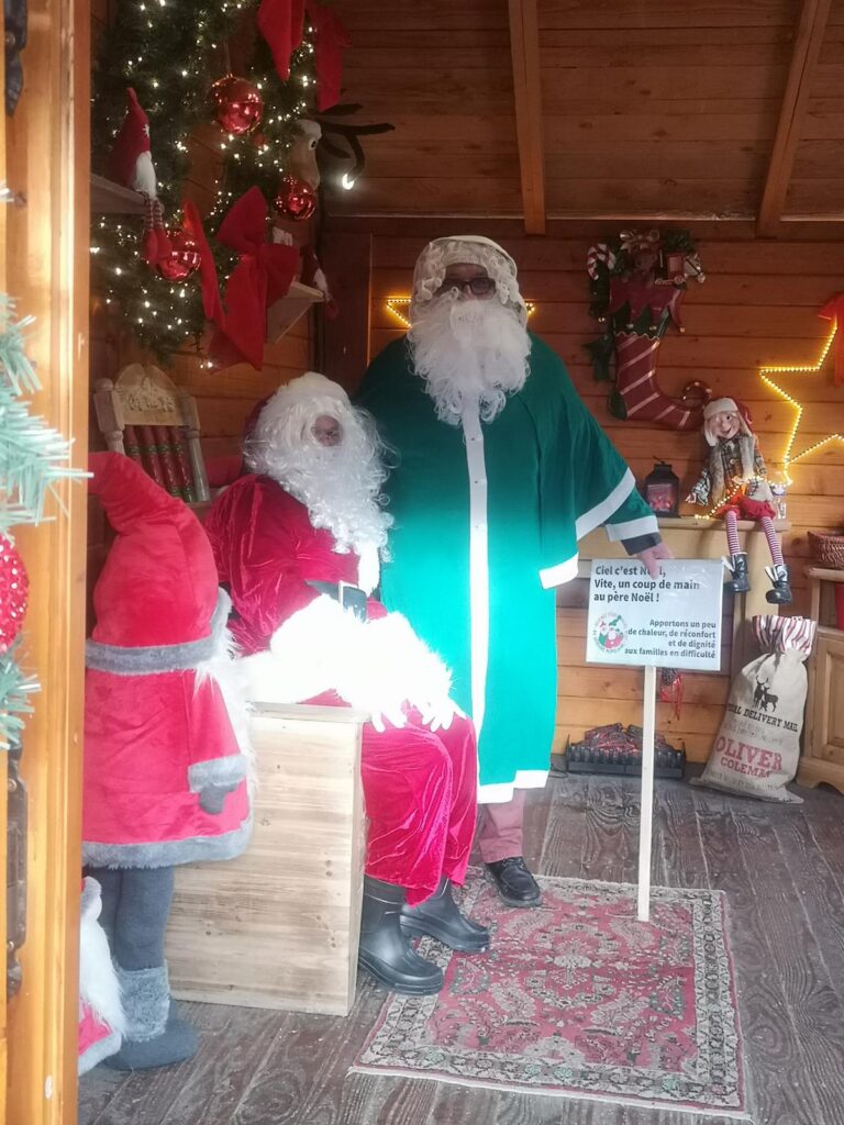 Le Père Noêl vert rencontre le Père Noël rouge