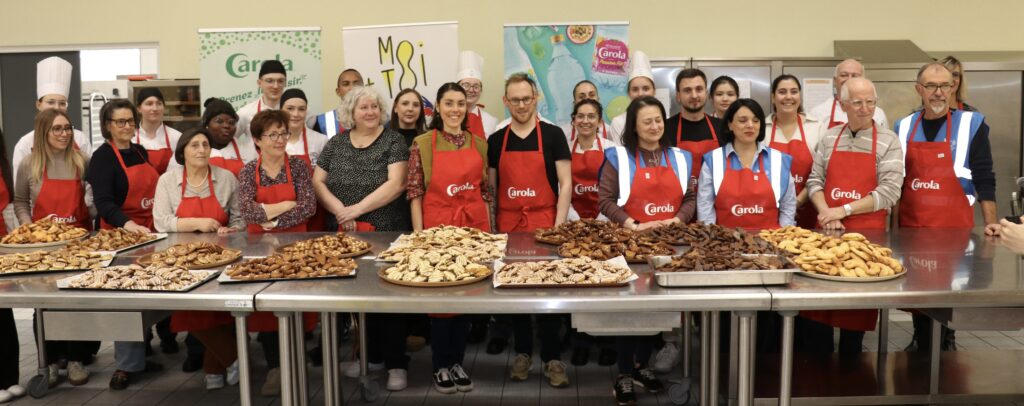 Photo de l'atelier collaboratif de bredeles avec bénévoles, élèves et influenceurs