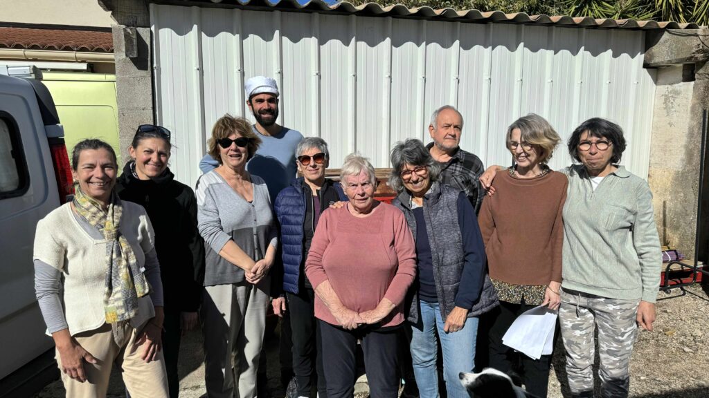 Photo représentant l'équipe d'animateurs-collecteurs-bénévoles du Comité d'Elne. Sont présents également trois membres de l'association le Maillon Solidaire.