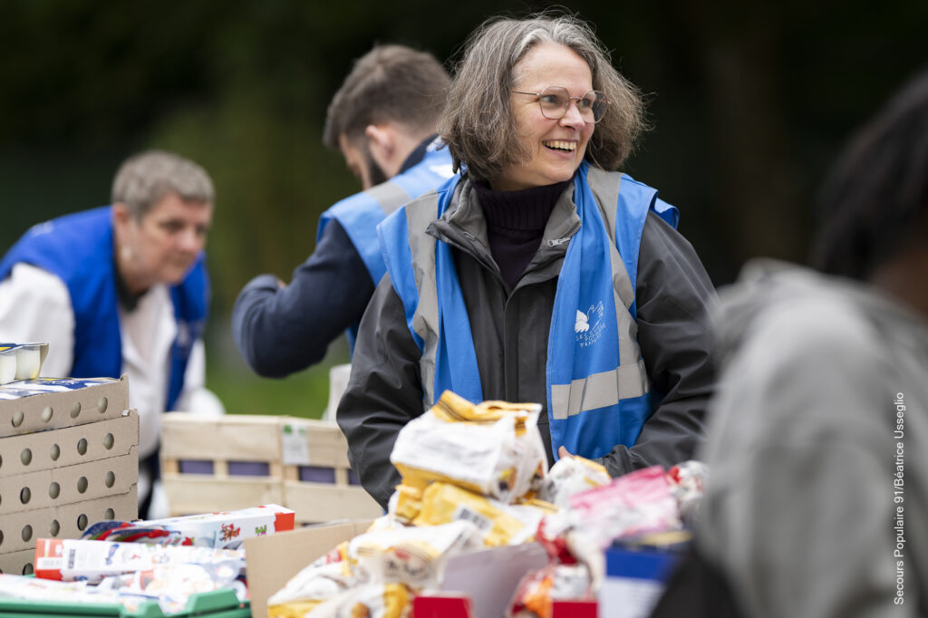 Un groupe de bénévole pendant la distribution du Solidaribus.