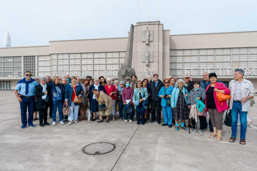 Le mercredi 4 octobre, près de 300 seniors franciliens ont eu le privilège de vivre une journée mémorable au Musée de l'Air et de l'Espace, une institution exceptionnelle dédiée à l'aviation et à l'exploration spatiale. 